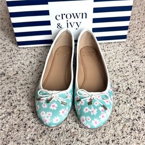 New In Box Crown & Ivy Women's Floral Flats
